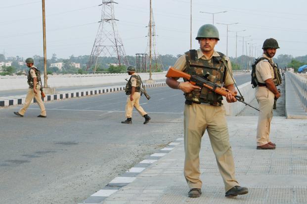 kashmirtenserestrictionsimposedamarnathyatrasuspended